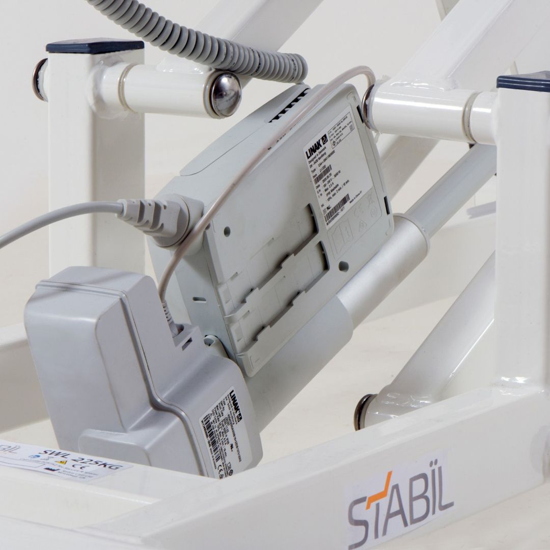 Stabil Komfort 3-Section Hydraulic Plinth - White Frame - Black Upholstery